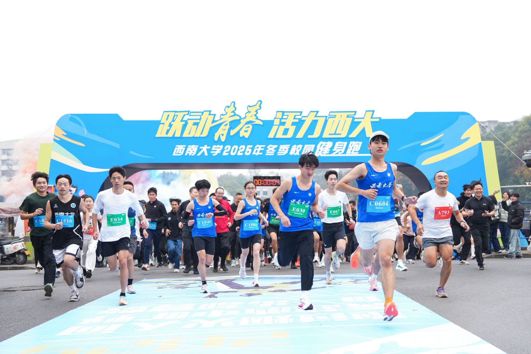 文件名称:12月19日,beat365正版唯一官网必一举行2025年冬季校园健身跑,3000余名师生乐享冬季健身乐趣。周久淞 摄 (5).jpg原图大小:3.52MB