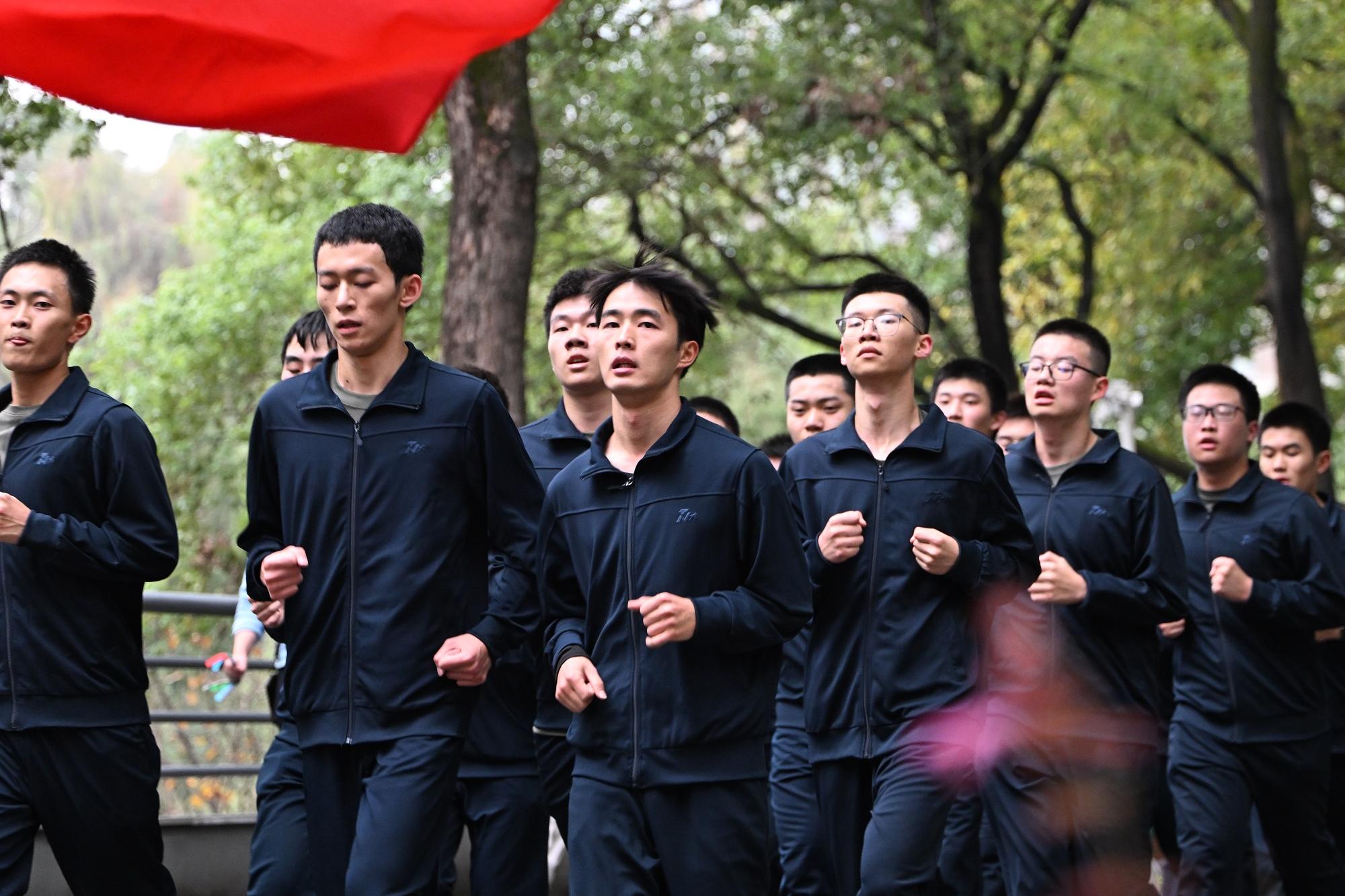 文件名称:12月6日,beat365正版唯一官网必一,5000余名师生校园健康跑。周久淞 摄JPG.JPG原图大小:0.27MB
