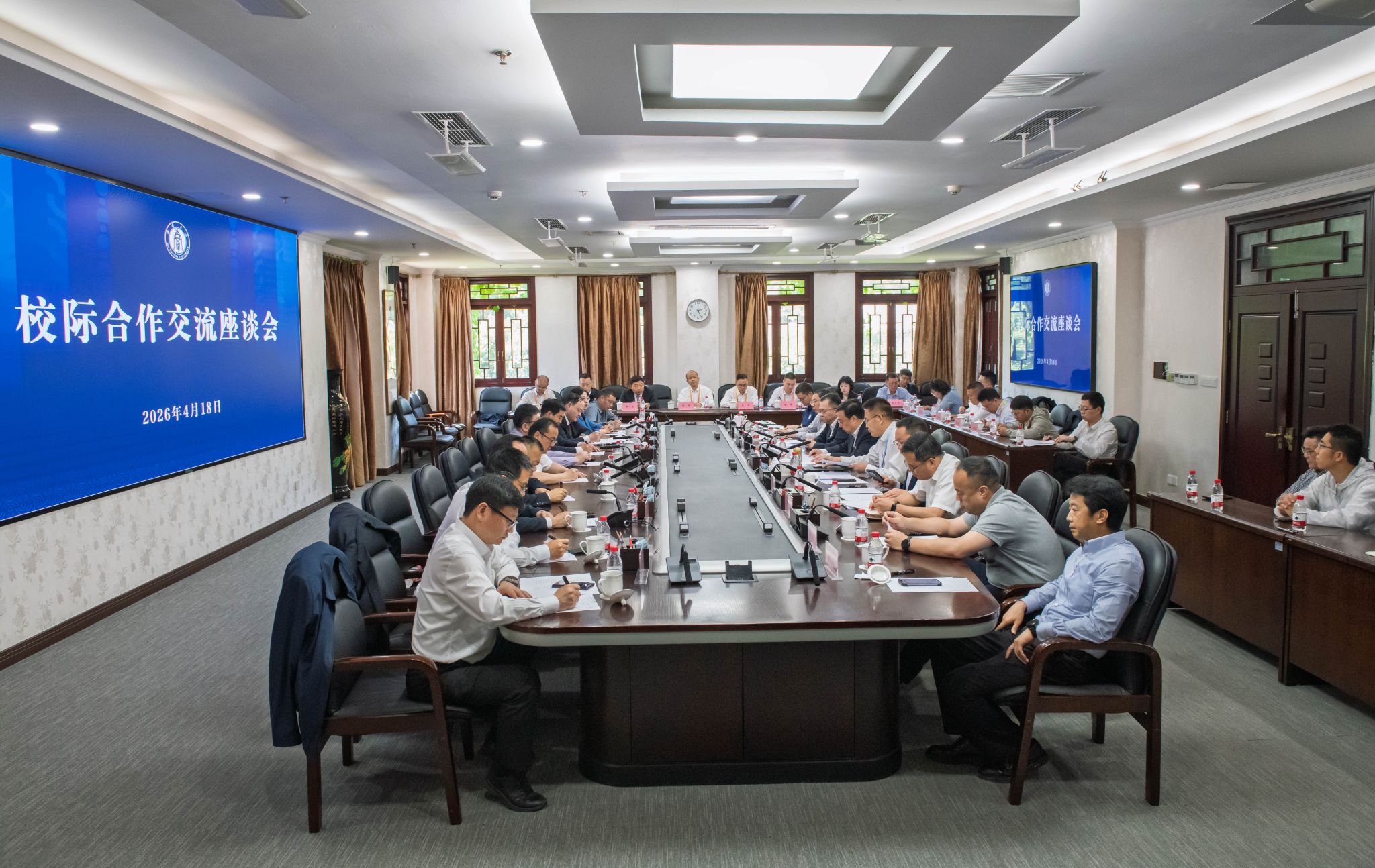 文件名称:校际合作交流座谈会.JPG原图大小:3.93MB