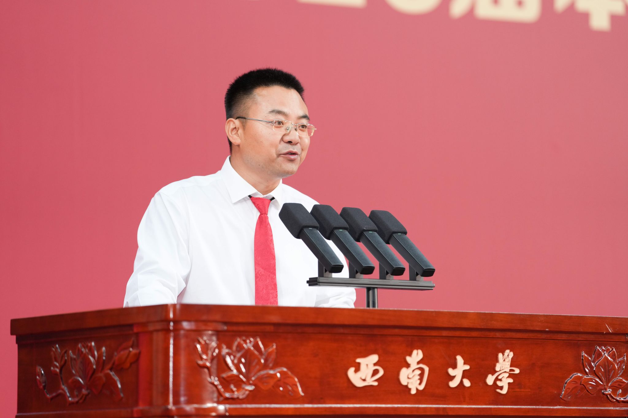 文件名称:校友.jpg原图大小:2.50MB