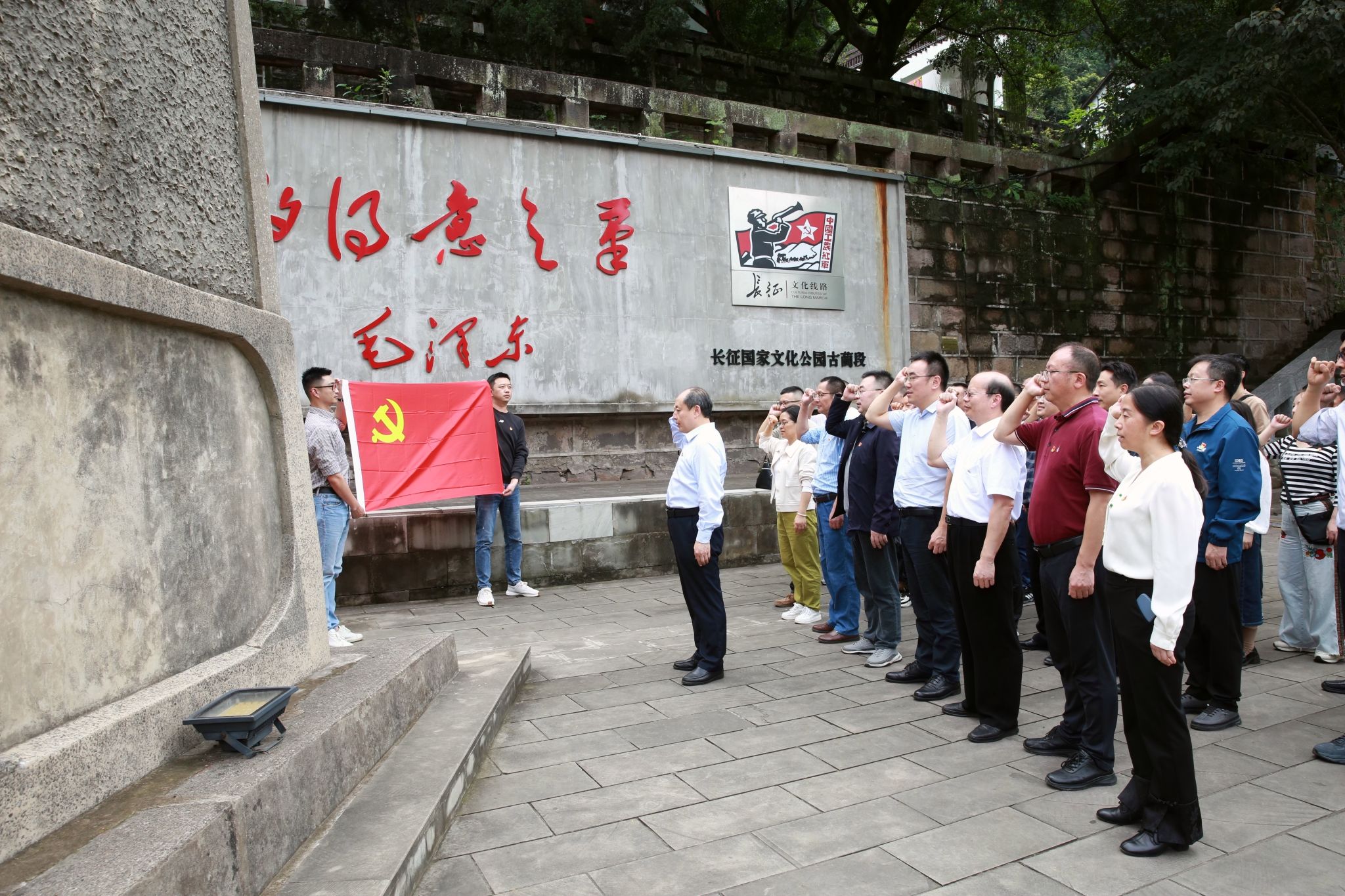 原图大小:9.98MB文件名称:7D8A7608.JPG