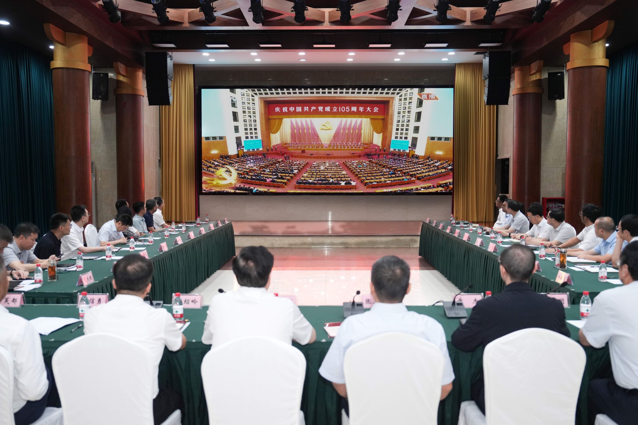 文件名称:庆祝大会.jpg原图大小:3.46MB